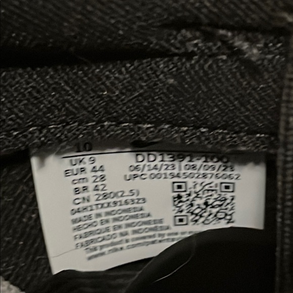 Nike- Dunk Low Panda - Picture 3 of 9